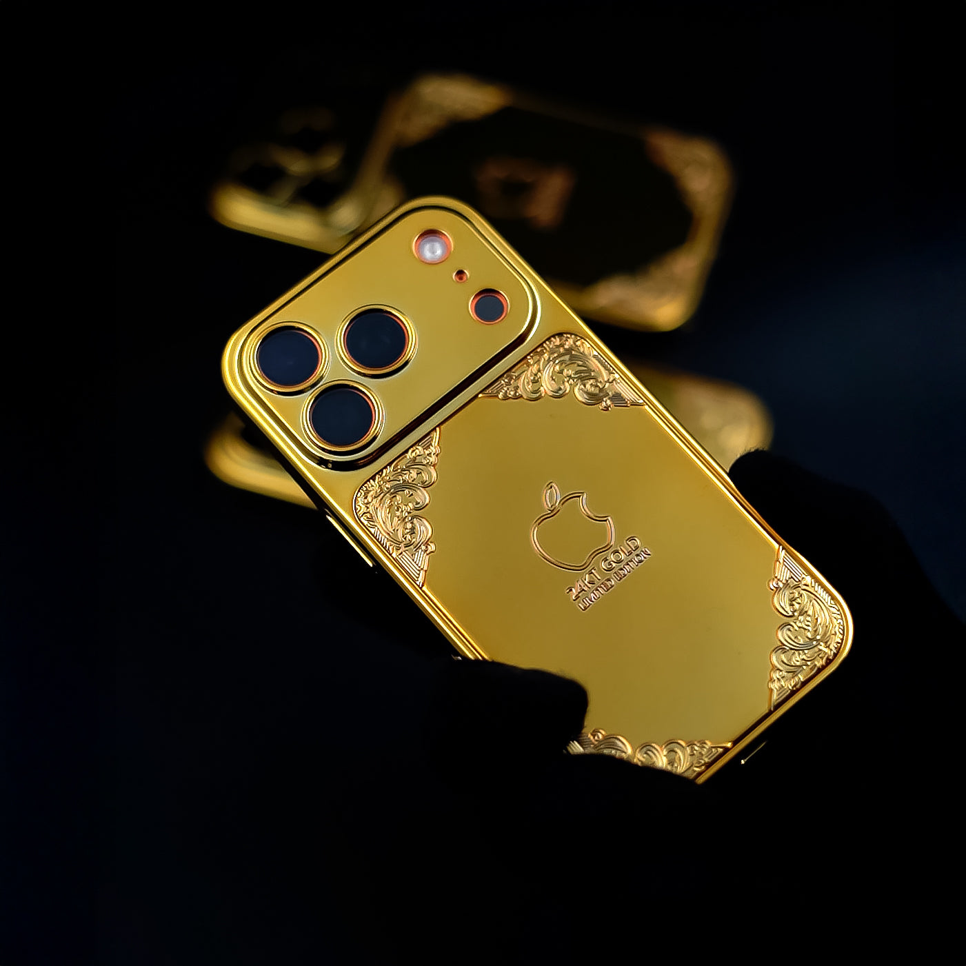 iPhone 17 Series Noble Essence Glanz 24KT Artisan Case