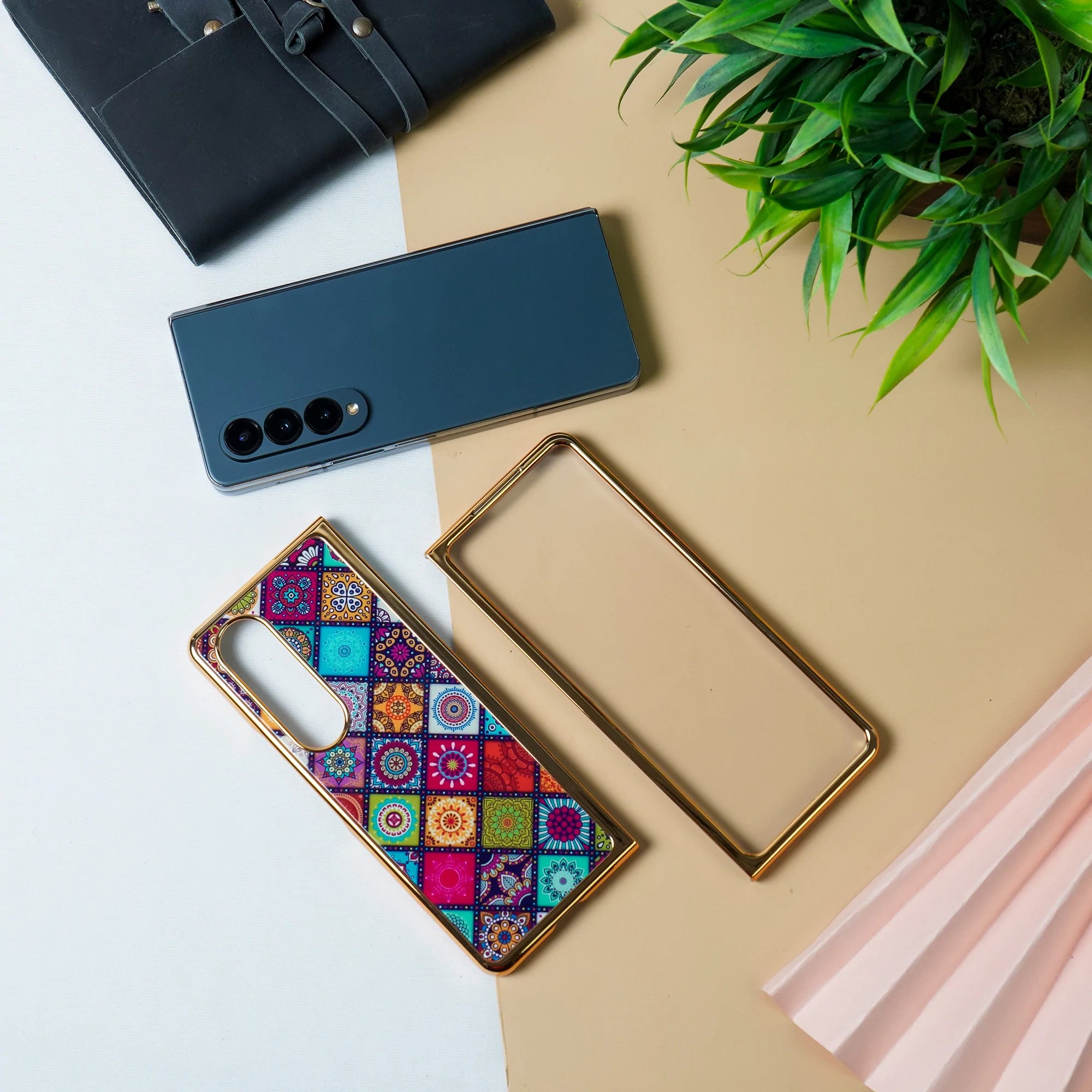 Galaxy Z Fold4 Prismatic Pattern Glass Case