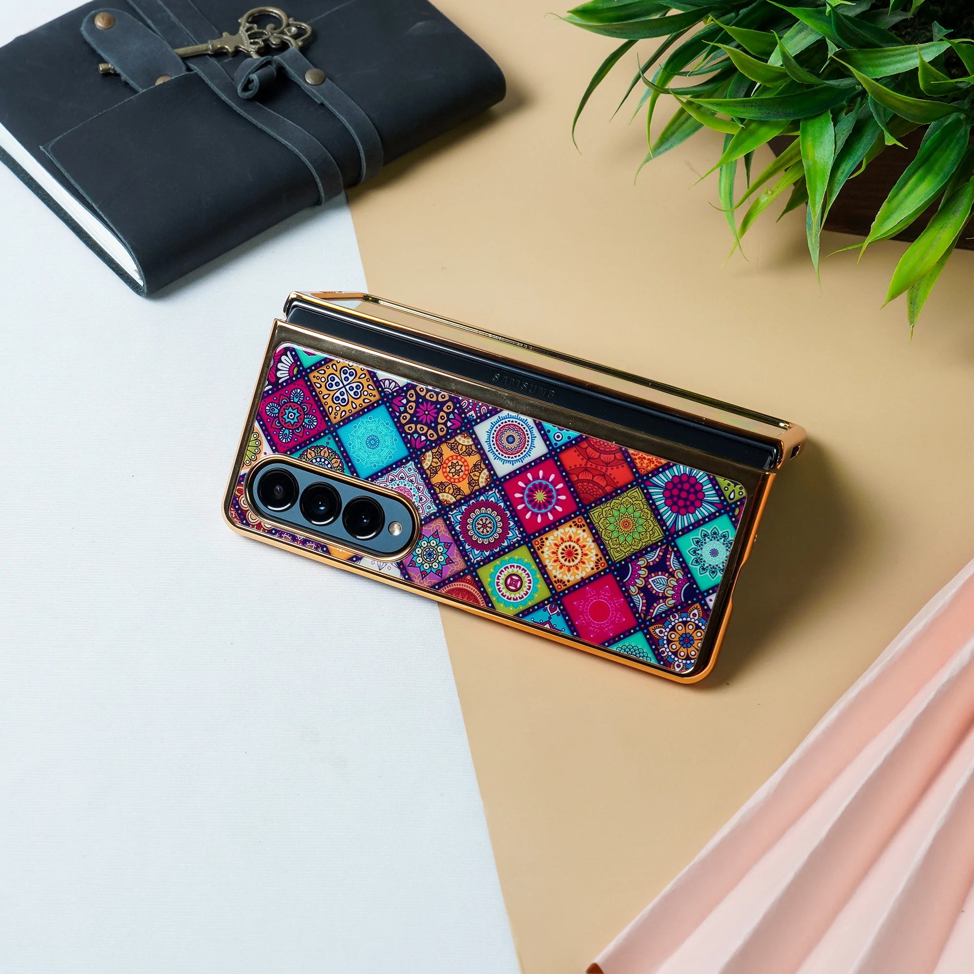 Galaxy Z Fold4 Prismatic Pattern Glass Case