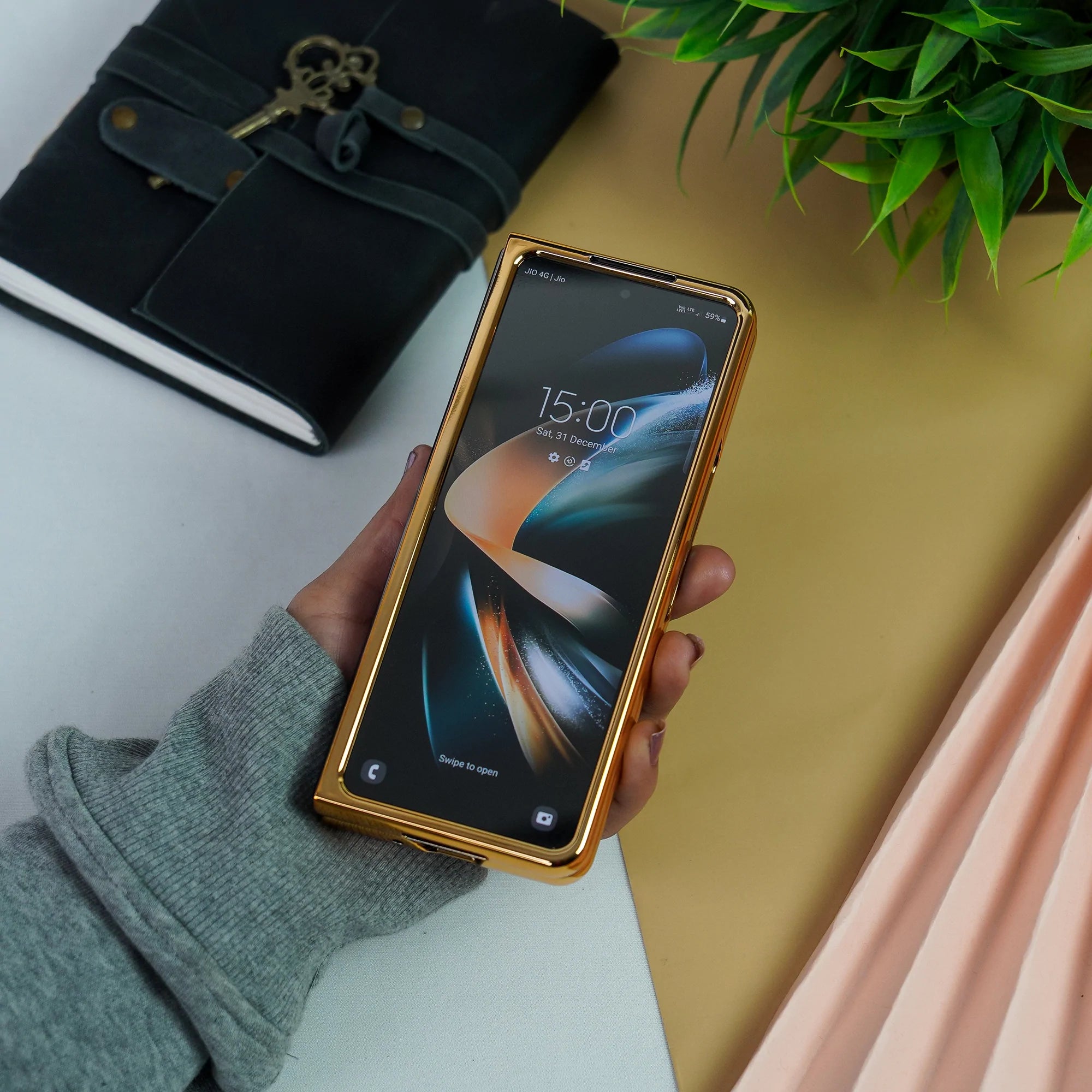 Galaxy Z Fold4 Prismatic Pattern Glass Case